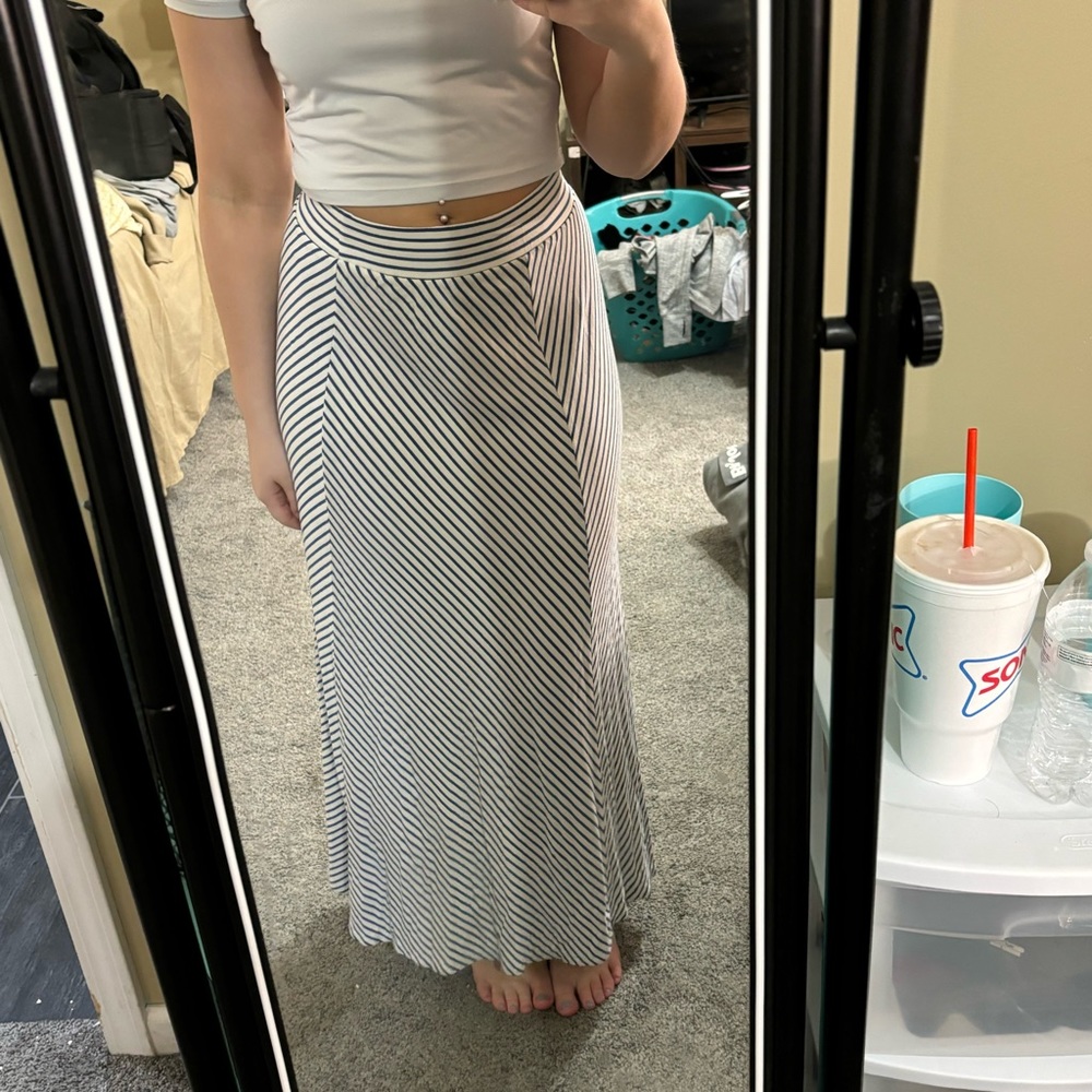 White and blue chevron skirt